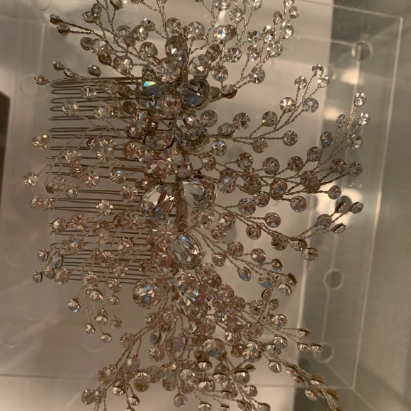 Beautiful headpiece - Picture 2 of 7